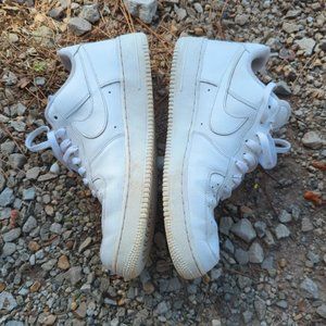 White Nike shoes approx size 11 men's shoes